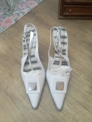 Zapatos de tacón fino blancos