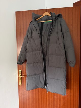 Abrigo largo acolchado gris Benetton