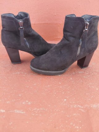Botines negros de mujer