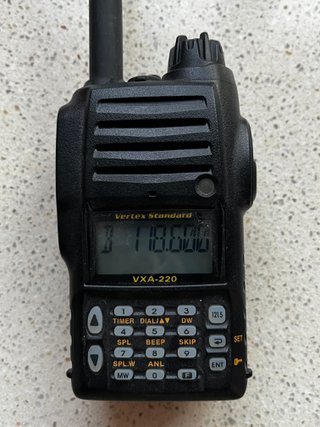 RADIO BANDA AÉREA VERTEX STANDARD VXA-220