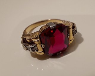 Anillo antiguo de Oro 18kt de 1890 con un rubí roj