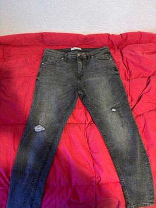 Pantalón vaquero gris Zara