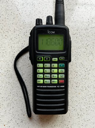 RADIO BANDA AÉREA ICOM IC-A6E