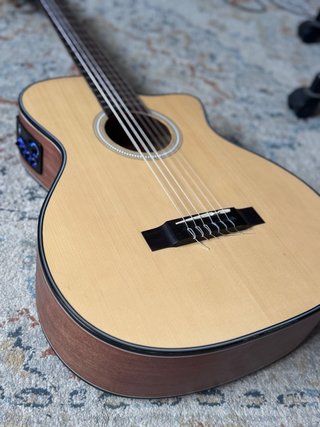 Guitarra Clásica Electrificada Valencia VA434CE