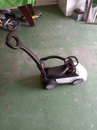 Coche correpasillos infantil con asa