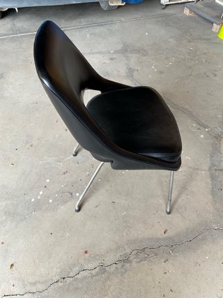 Silla de diseño negra
