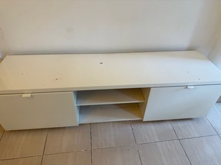 Mueble de TV blanco