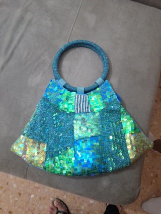 Bolso de mano con lentejuelas