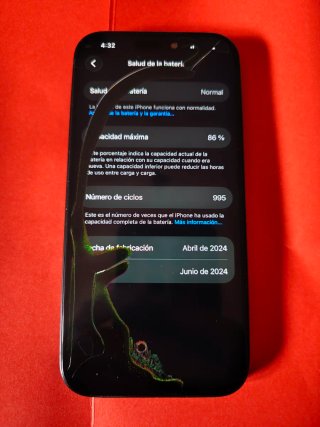 iPhone 15 Pro con pantalla dañada