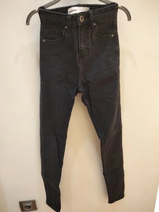 Pantalón vaquero negro Bershka