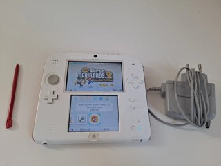 Nintendo 2DS Blanca y Roja + Súper Mario Bros 2