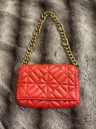 Bolso Acolchado Rojo Zara con Cadena Dorada