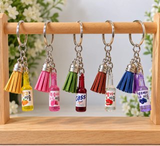 Pack de 5 llaveros con botellitas y borlas