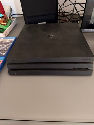 PS4 Pro 1TB + 2 Pad + 10 giochi - ostia