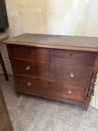 Cómoda Antigua de Madera