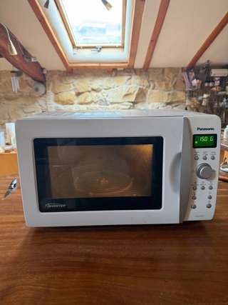 Microondas Panasonic Inverter con Grill