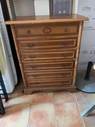 Cajonera de madera clásica