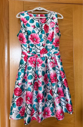 Vestido corto floral regalo chal a juego