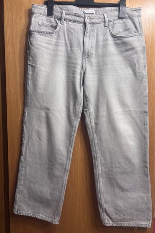 Pantalones vaqueros Zara grises