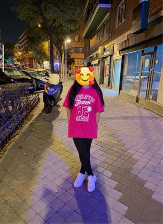 Camiseta estilo beisbolero