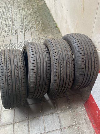 4 Neumáticos 195/55/15 85V.   160 €  como nuevas