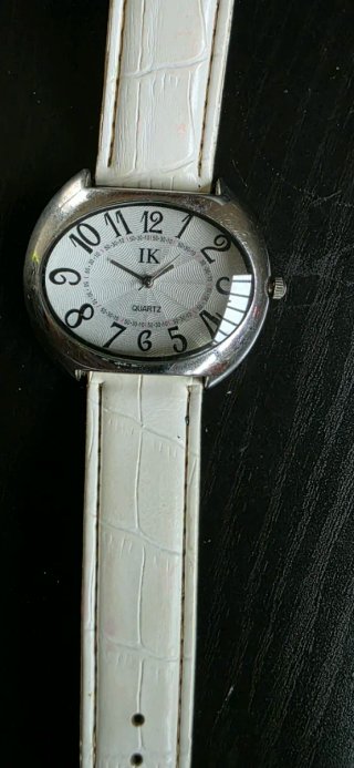 Reloj IK con Correa Blanca