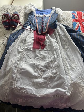 Traje de huertana con esparteñas