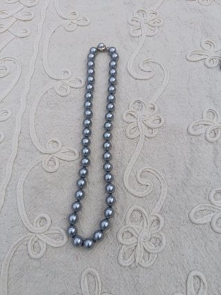Collar de Perlas Gris