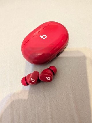 Auriculares Beats Studio Buds Rojos