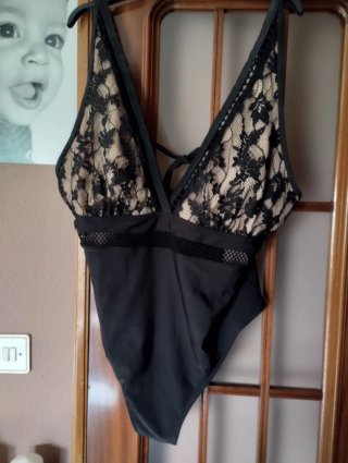 Bañador de mujer con encaje