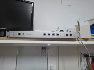 Router Ubiquiti UniFi USG Pro 4