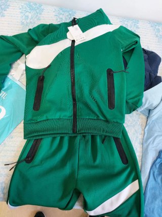 Chándal Verde Nuevo talla 12 pero biene chico