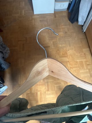 70 Perchas de madera