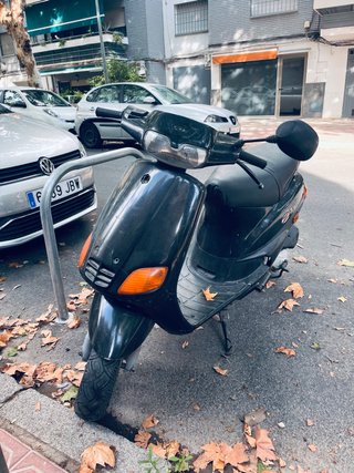 Scooter Piaggio Zip Negra