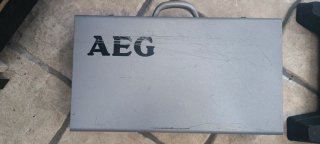 Taladro AEG con maletín metálico y poco uso