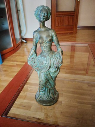 Figura Decorativa de Mujer