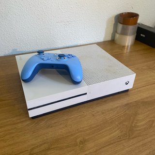 Consola Xbox One S y Mando Azul