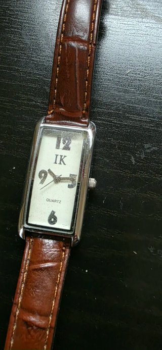 Reloj de mujer con correa marrón
