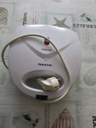 Sandwichera Taurus Phoenix Blanca