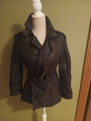 Gabardina corta negra Mango
