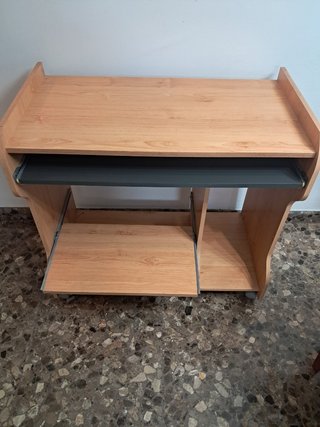 Mesa de ordenador de madera