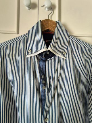 Camisa 7camicie de rayas azul y blanca