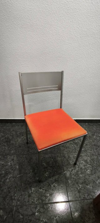 Sillas de Metal con Asiento Naranja