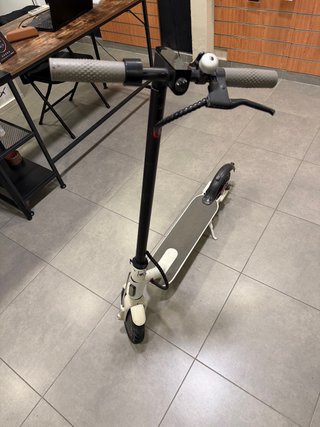 Patinete Eléctrico Blanco y Negro