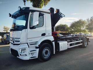Mercedes ANTOS 18 32-CAMIONES GANCHO CON GRUA