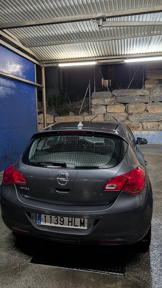Opel Astra J 1.6 2012