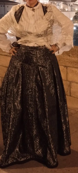 Traje de baturra de galal con zapatos de piel