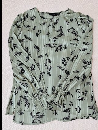 Blusa Soaked in Luxury Verde Estampada Talla L
