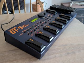 Pedalera BOSS GT-5 + funda BOSS original