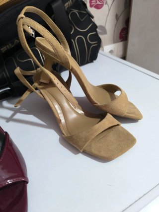 Sandalias de tacón beige